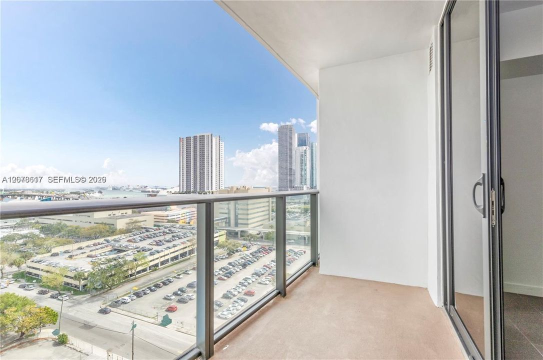 For Rent: $2,500 (0 beds, 1 baths, 580 Square Feet)