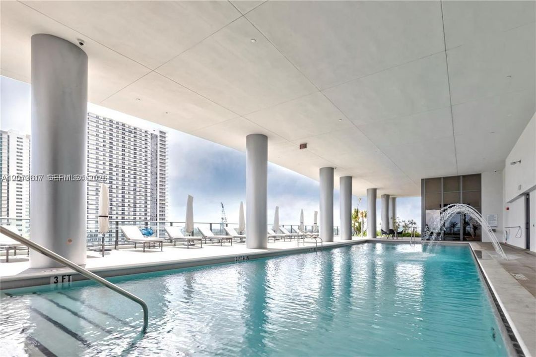 For Rent: $2,500 (0 beds, 1 baths, 580 Square Feet)
