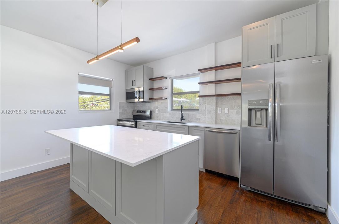 For Rent: $3,500 (2 beds, 2 baths, 860 Square Feet)