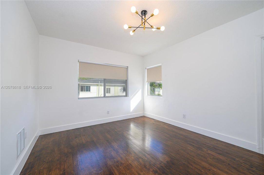 For Rent: $3,500 (2 beds, 2 baths, 860 Square Feet)