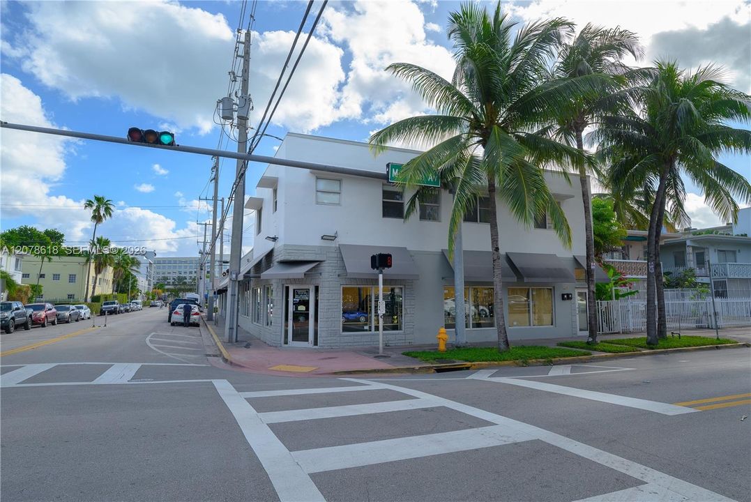 For Rent: $3,500 (2 beds, 2 baths, 860 Square Feet)