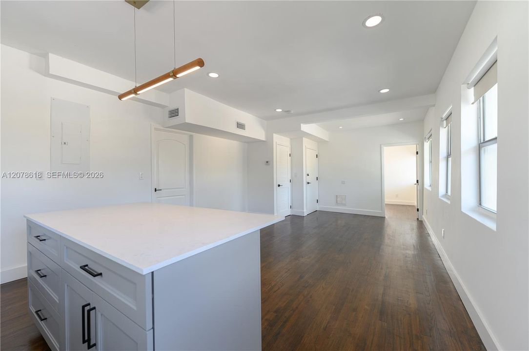 For Rent: $3,500 (2 beds, 2 baths, 860 Square Feet)