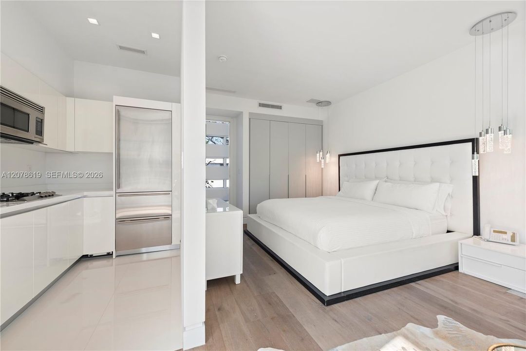 For Rent: $95,000 (6 beds, 6 baths, 5863 Square Feet)