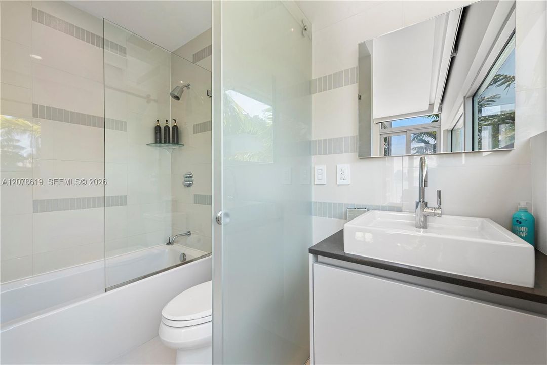 For Rent: $95,000 (6 beds, 6 baths, 5863 Square Feet)