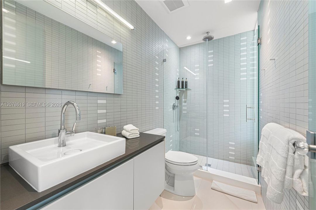 For Rent: $95,000 (6 beds, 6 baths, 5863 Square Feet)
