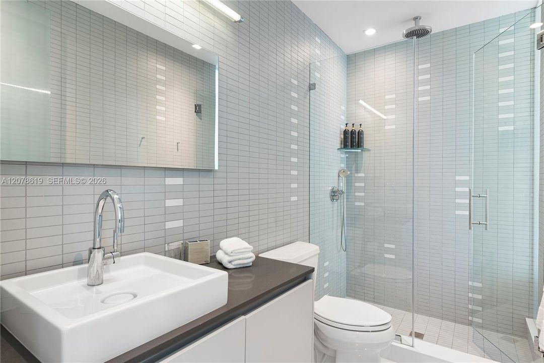 For Rent: $95,000 (6 beds, 6 baths, 5863 Square Feet)