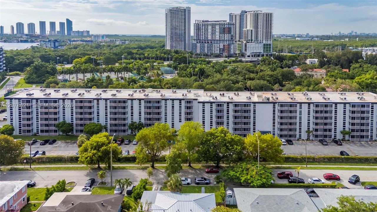 На продажу: $160,000 (1 спален, 1 ванн, 720 Квадратных фут)