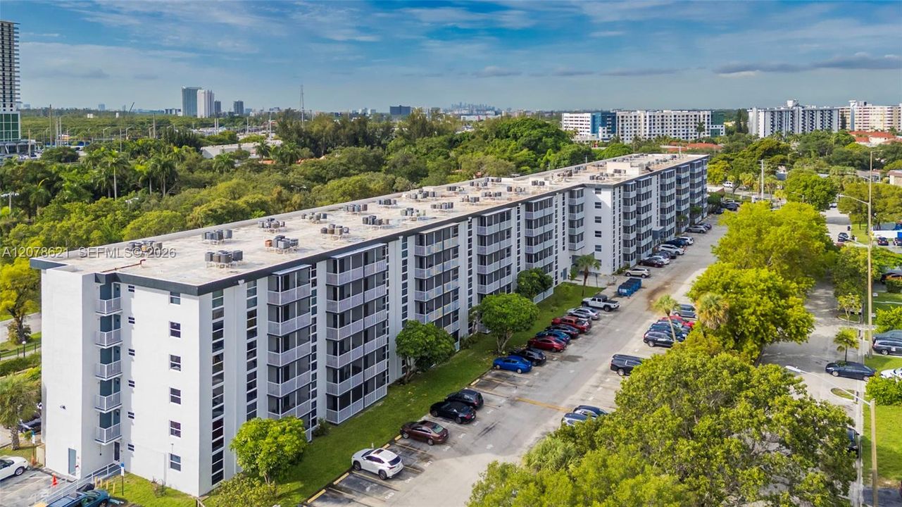 На продажу: $160,000 (1 спален, 1 ванн, 720 Квадратных фут)