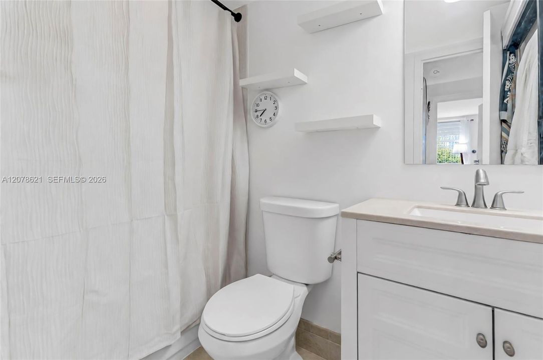 На продажу: $160,000 (1 спален, 1 ванн, 720 Квадратных фут)