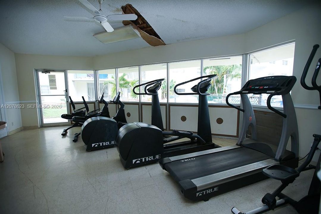 For Rent: $1,900 (1 beds, 1 baths, 847 Square Feet)