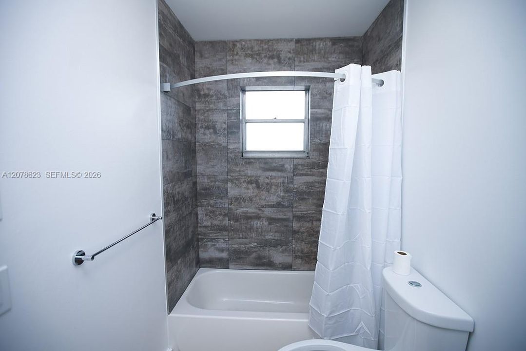 For Rent: $1,900 (1 beds, 1 baths, 847 Square Feet)