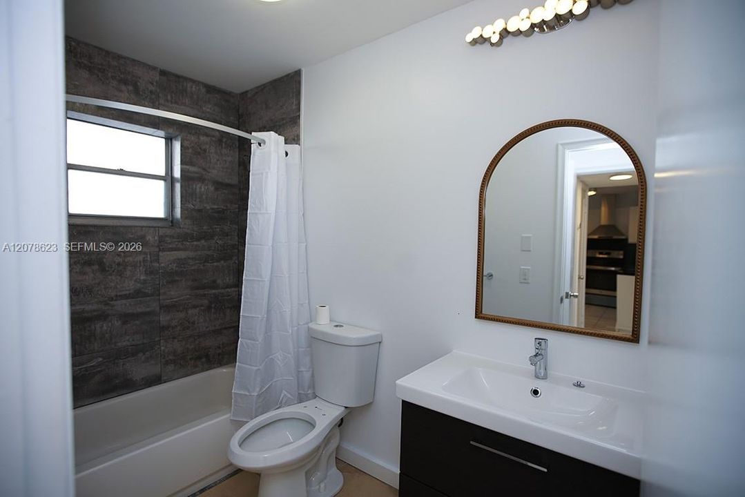 For Rent: $1,900 (1 beds, 1 baths, 847 Square Feet)