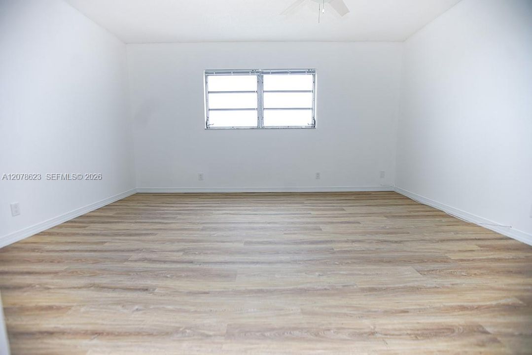 For Rent: $1,900 (1 beds, 1 baths, 847 Square Feet)