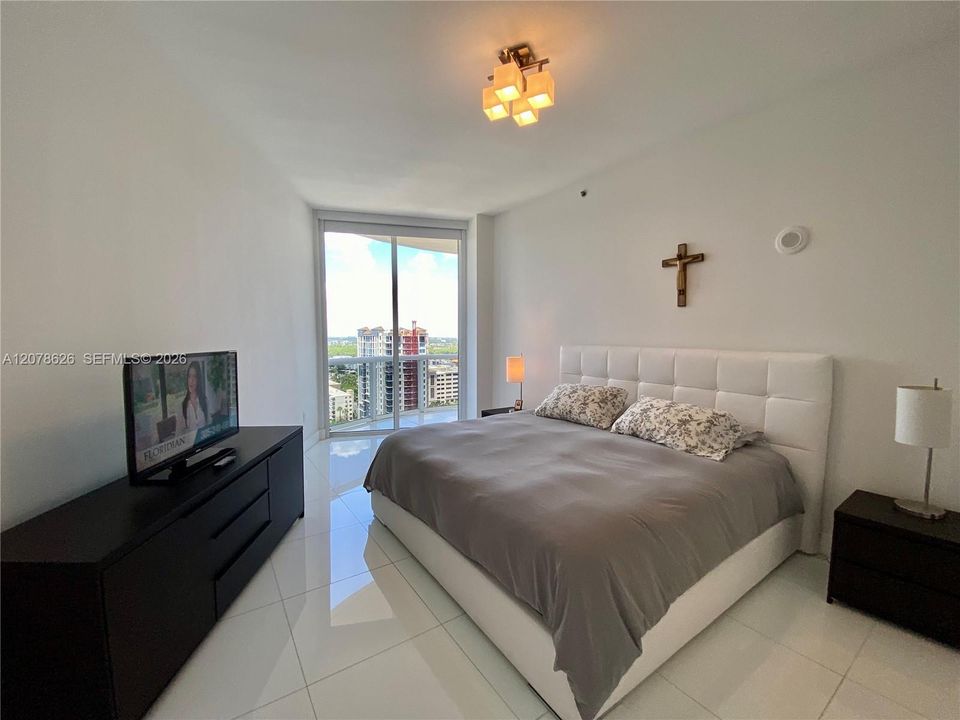 For Rent: $5,500 (2 beds, 2 baths, 1463 Square Feet)