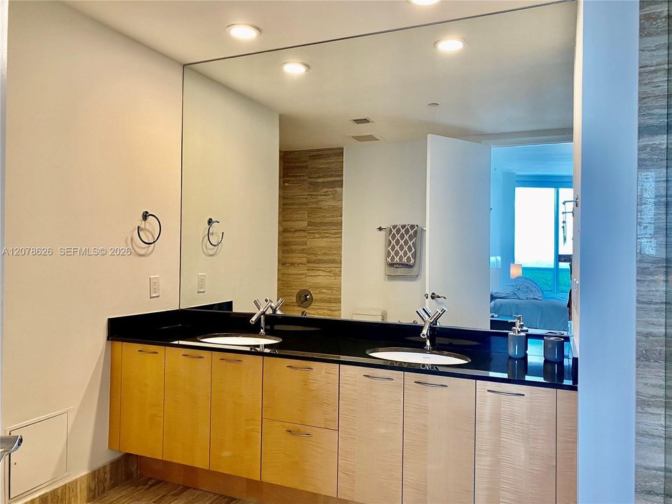 For Rent: $5,500 (2 beds, 2 baths, 1463 Square Feet)
