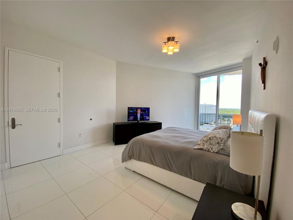 For Rent: $5,500 (2 beds, 2 baths, 1463 Square Feet)