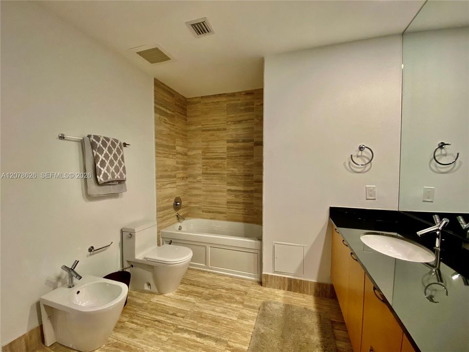 For Rent: $5,500 (2 beds, 2 baths, 1463 Square Feet)
