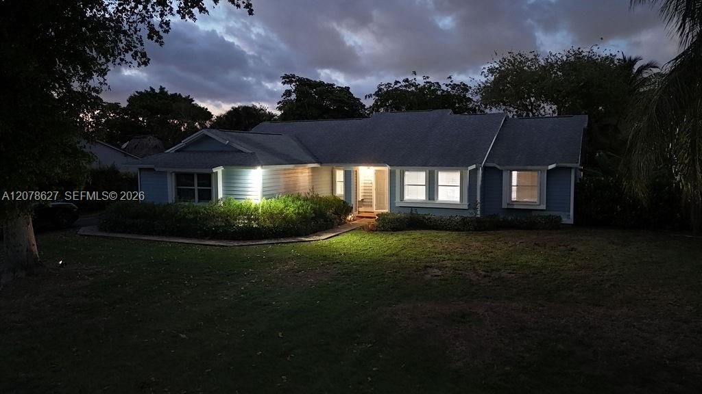En Venta: $749,000 (4 camas, 2 baños, 1734 Pies cuadrados)
