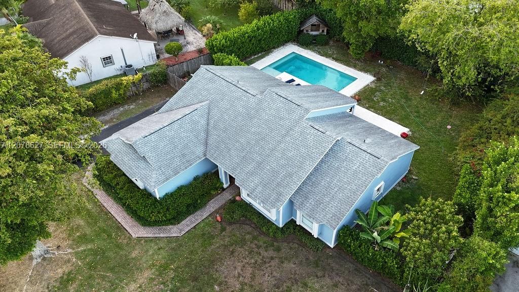 En Venta: $749,000 (4 camas, 2 baños, 1734 Pies cuadrados)