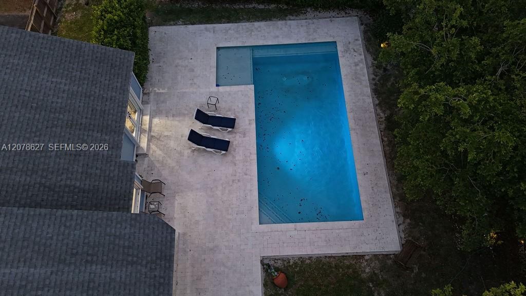 En Venta: $749,000 (4 camas, 2 baños, 1734 Pies cuadrados)