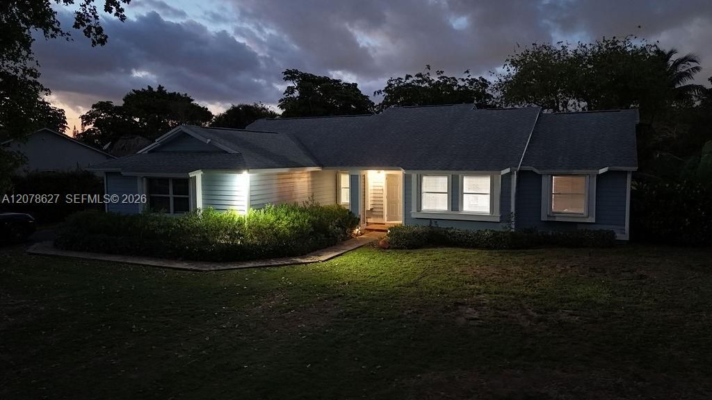 En Venta: $749,000 (4 camas, 2 baños, 1734 Pies cuadrados)