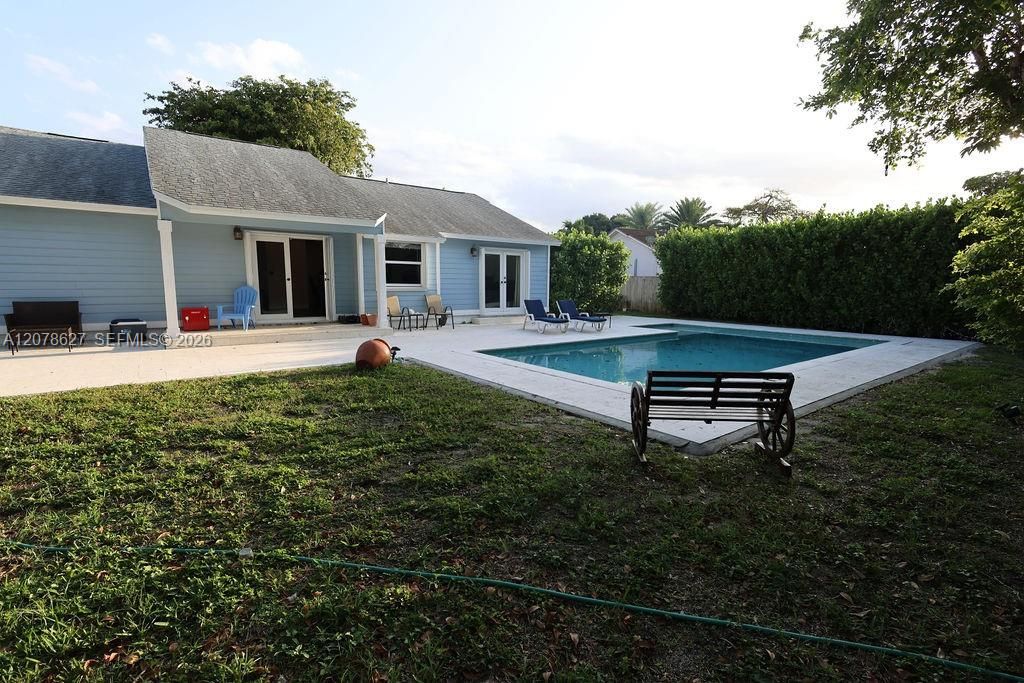 En Venta: $749,000 (4 camas, 2 baños, 1734 Pies cuadrados)