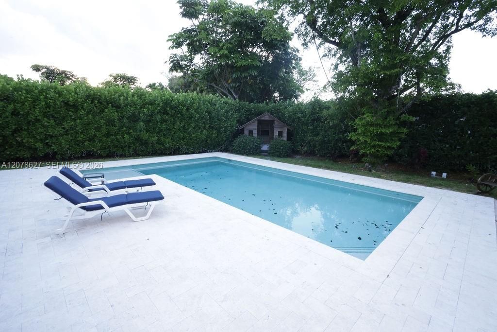 En Venta: $749,000 (4 camas, 2 baños, 1734 Pies cuadrados)