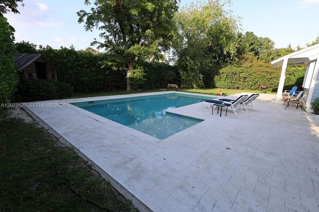 En Venta: $749,000 (4 camas, 2 baños, 1734 Pies cuadrados)