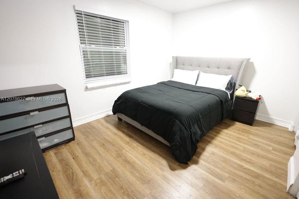 En Venta: $749,000 (4 camas, 2 baños, 1734 Pies cuadrados)