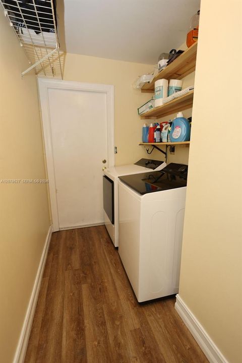 En Venta: $749,000 (4 camas, 2 baños, 1734 Pies cuadrados)