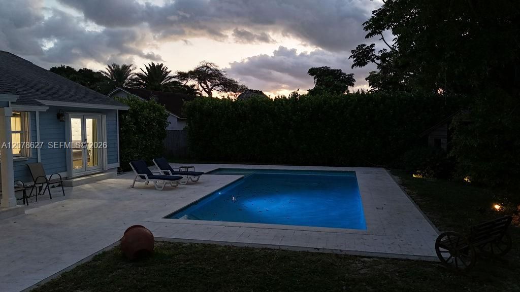 En Venta: $749,000 (4 camas, 2 baños, 1734 Pies cuadrados)