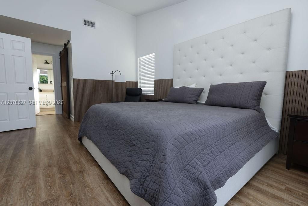 En Venta: $749,000 (4 camas, 2 baños, 1734 Pies cuadrados)