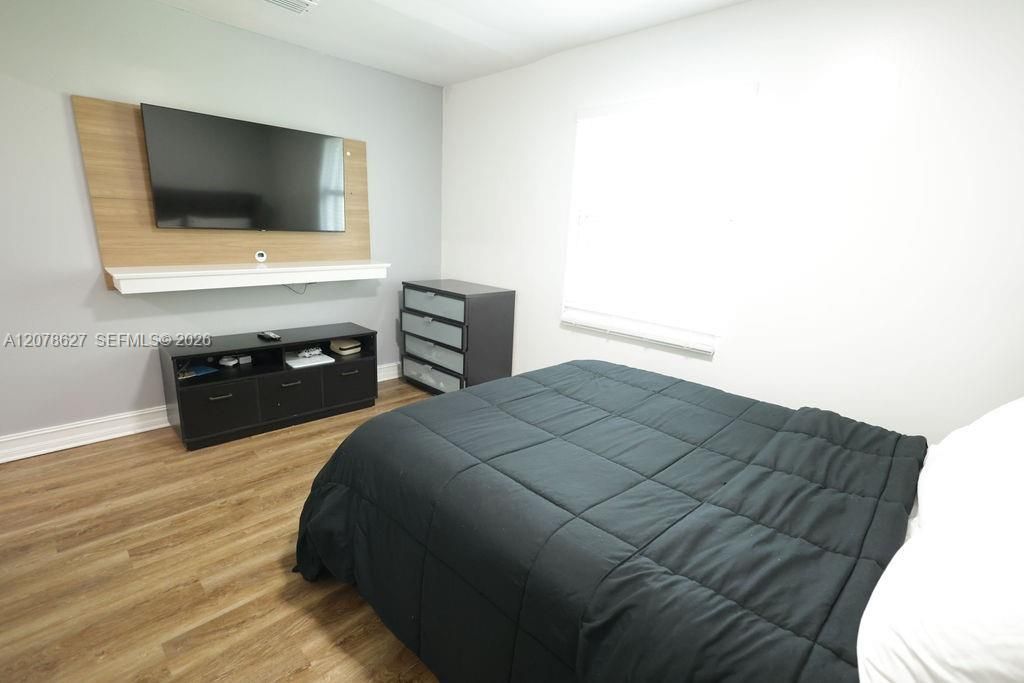 En Venta: $749,000 (4 camas, 2 baños, 1734 Pies cuadrados)