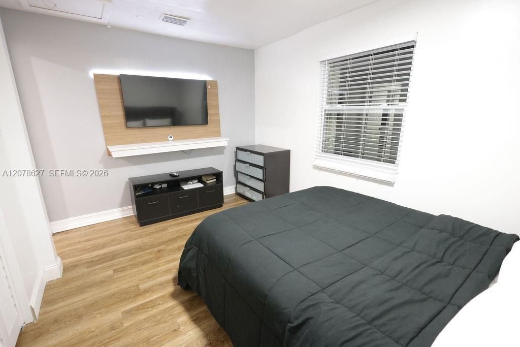 En Venta: $749,000 (4 camas, 2 baños, 1734 Pies cuadrados)