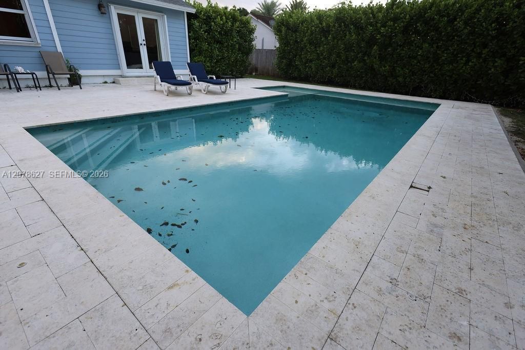 En Venta: $749,000 (4 camas, 2 baños, 1734 Pies cuadrados)