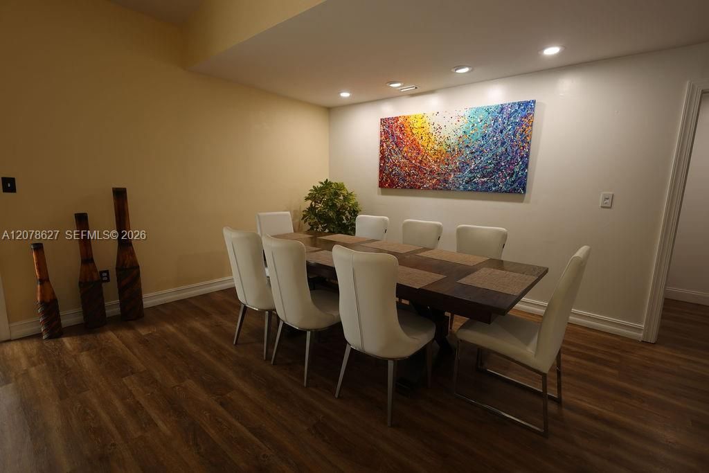 En Venta: $749,000 (4 camas, 2 baños, 1734 Pies cuadrados)