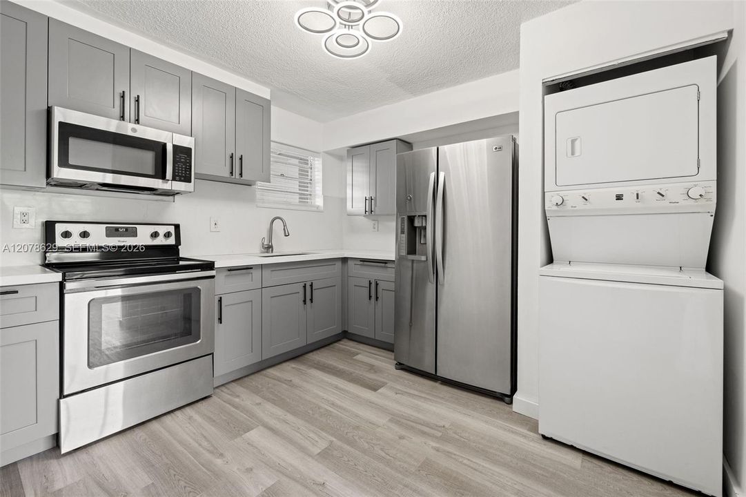 For Rent: $2,500 (2 beds, 1 baths, 900 Square Feet)