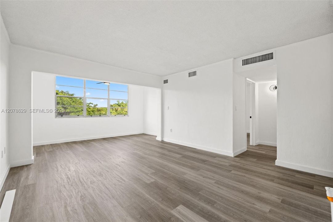 For Rent: $2,500 (2 beds, 1 baths, 900 Square Feet)