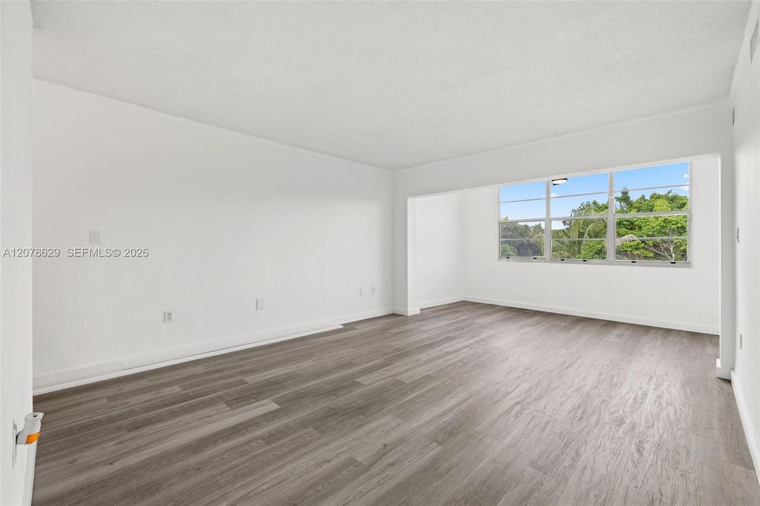 For Rent: $2,500 (2 beds, 1 baths, 900 Square Feet)