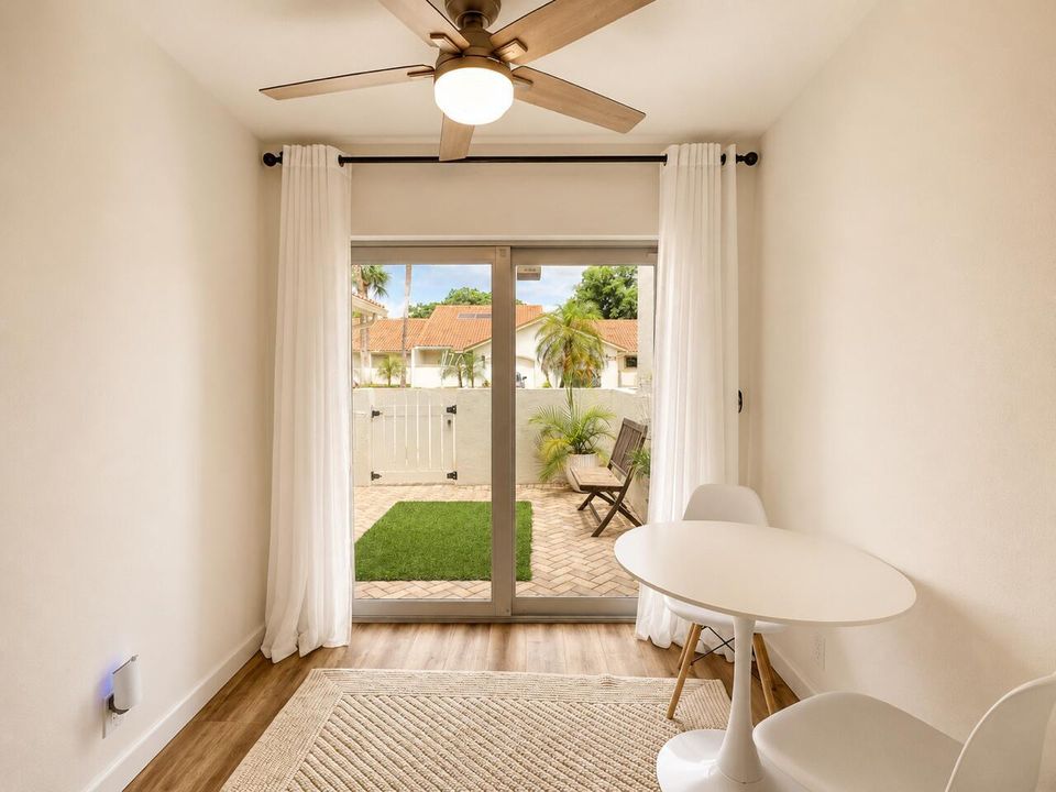 Dinette to Courtyard