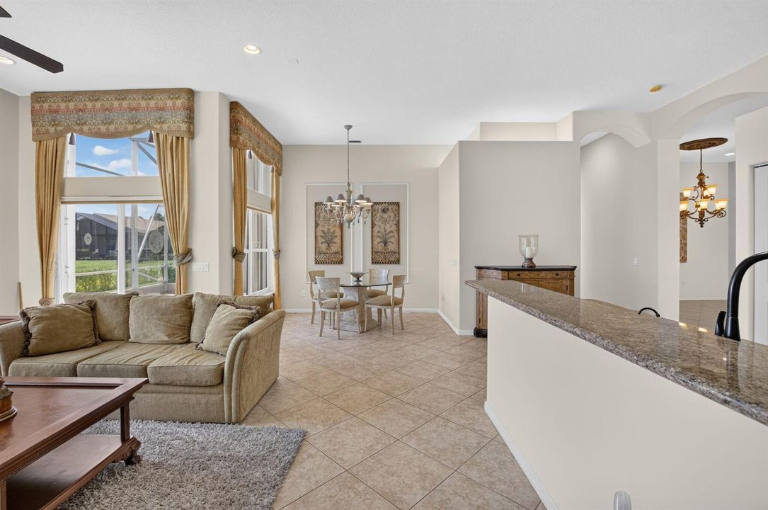 KITCHEN/FAMILY ROOM