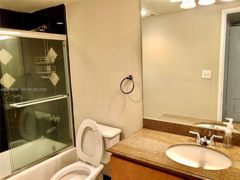 For Sale: $299,000 (1 beds, 1 baths, 1000 Square Feet)