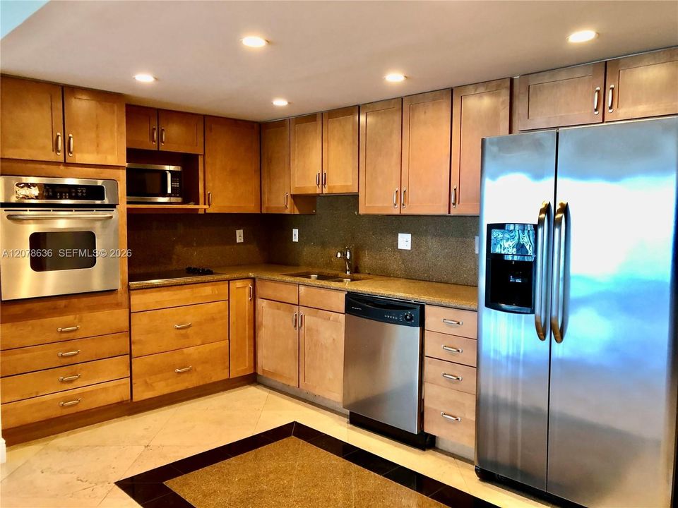For Sale: $299,000 (1 beds, 1 baths, 1000 Square Feet)