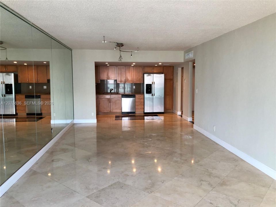 For Sale: $299,000 (1 beds, 1 baths, 1000 Square Feet)