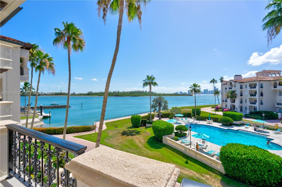 En Venta: $4,400,000 (3 camas, 3 baños, 1912 Pies cuadrados)