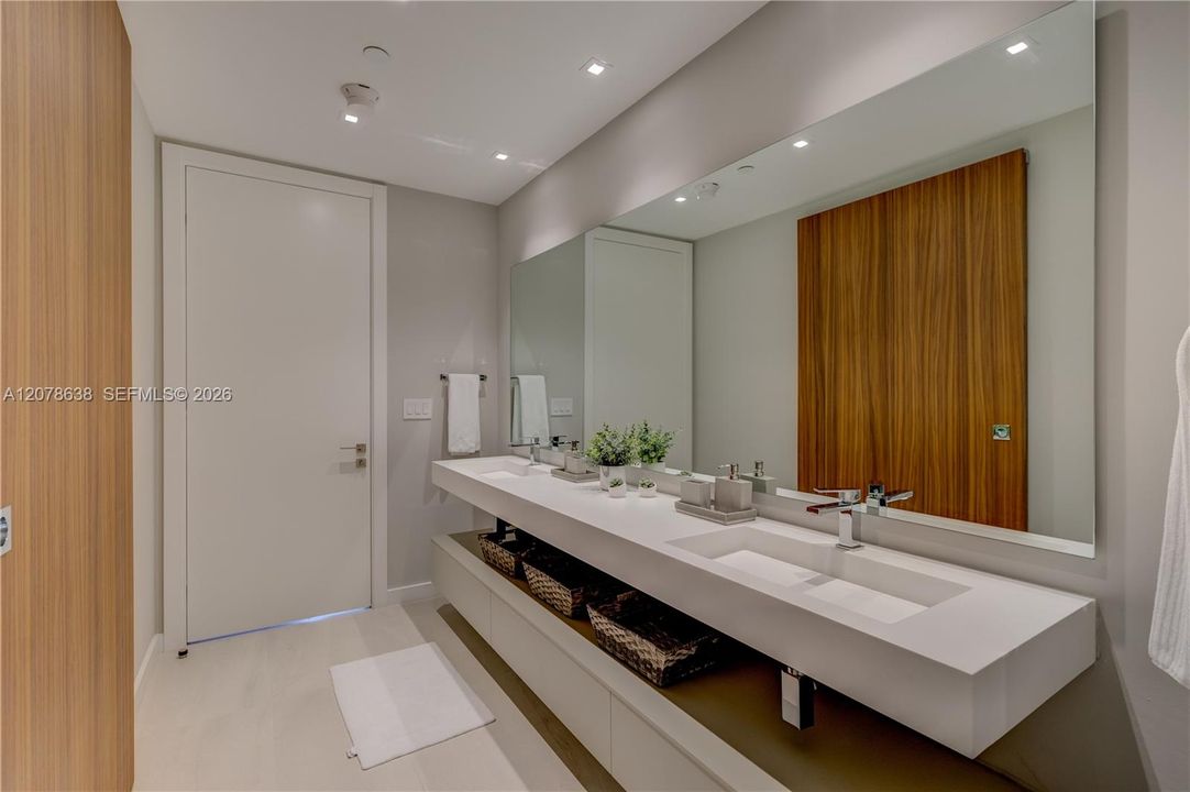 En Venta: $4,400,000 (3 camas, 3 baños, 1912 Pies cuadrados)