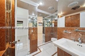 En Renta: $4,500 (4 camas, 2 baños, 3482 Pies cuadrados)