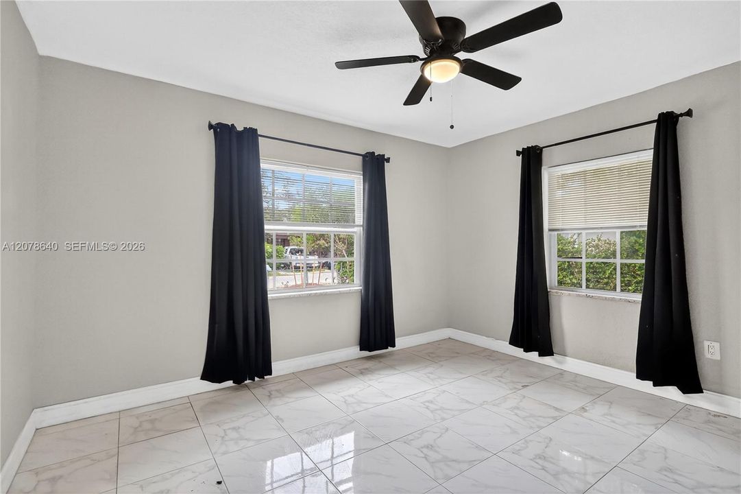 На продажу: $649,000 (2 спален, 1 ванн, 1001 Квадратных фут)