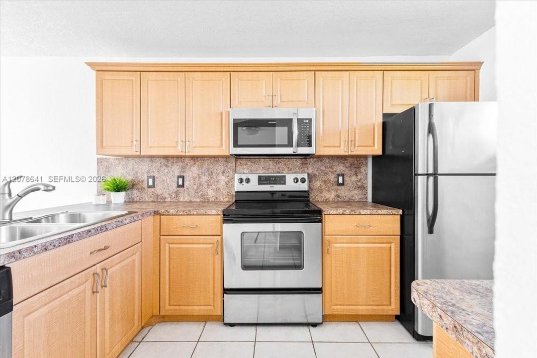 En Renta: $1,995 (2 camas, 2 baños, 920 Pies cuadrados)