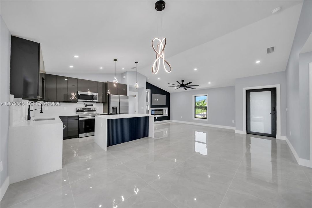 На продажу: $379,900 (3 спален, 2 ванн, 1362 Квадратных фут)